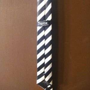 Slim stripe tie